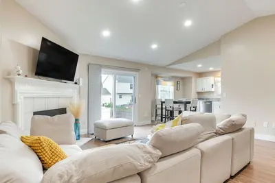 Image de 8 Mi to Downtown: Pet-Friendly Columbus Home