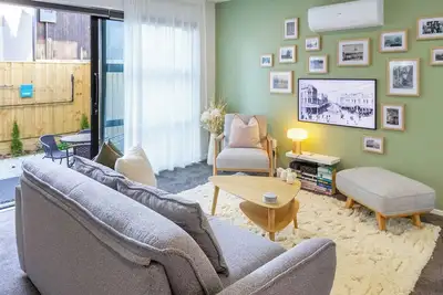 Image de Relax in Designer Luxury at Central City Townhouse