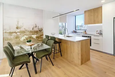 Image de Warm Central City Apartment w/ 2 Free Carparks