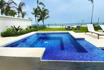 Image de Discounted - Luxury & Style - King Beds - 5 Bedrooms on the Beach