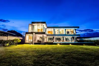 Image de Escape to Paradise. Discover the Ultimate Beachfront Retreat at Astral Villa.