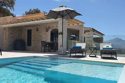 Image de Villa Aphrodite, vue magnifique, piscine à débordement chauffée, intimité