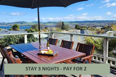 Image de Lake Views, Secluded & Central