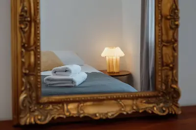 Image de Dylan- Luminous Downtown Chic