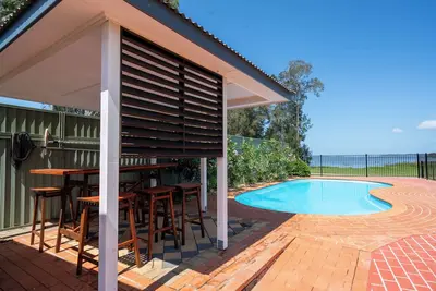 Image de Lakefront 4 Bedroom House