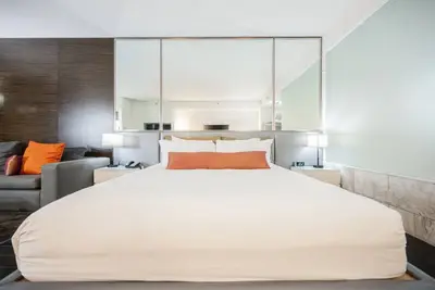Image de Svs: Strip View Studio | Open Balcony | Full Size Fridge | Palms Place