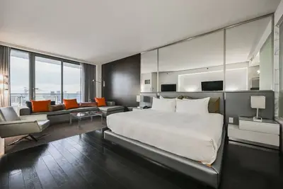 Image de Svs: High Floor Strip View Studio | Open Balcony | Palms Place