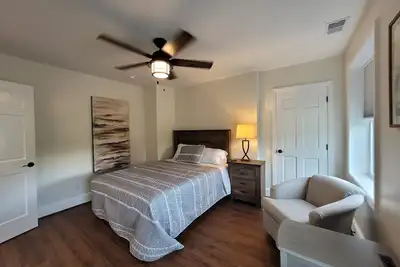 Image de The Traveler on Main Suite #12- Across the Street from Back of the Dragon!