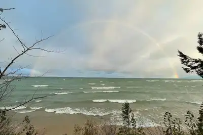 Image de Charming 3 bed/bath home direct lake Mi access and 10 min to Torch Lake