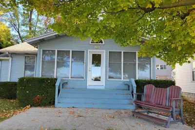 Image de Cozy three-bedroom cottage perfect for a lakeside get-away