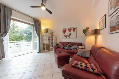 Image de 2 Rooms, 5 places + crib, close to downtown, university, station, airport