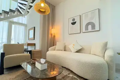 Image de Oasis Grove: Stylish 2br Retreat in Masdar City