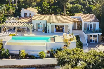 Image de Luxurious 5-bedroom villa with Ac and WiFi in charming Sainte-Maxime