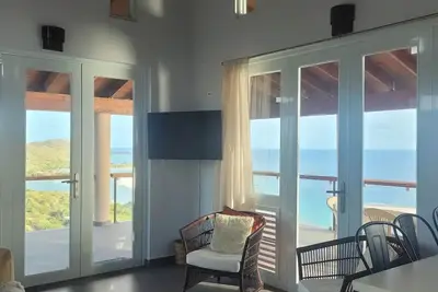 Image de Spectacular Villa Vista Melones Second Floor\n