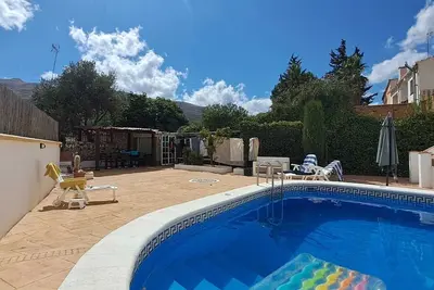 Image de Large, comfortable, affordable house sleeps 6. \nWith private pool and garden