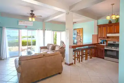 Image de Charming lakefront apartment with stunning views of the lake