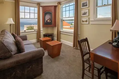 Image de Elegant Victorian Room Near Columbia River w/ Rooftop Terrace Views