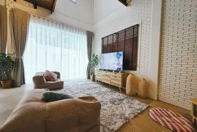 Image de Heart of Chiangmai old town Entire villa with private pool and garden - 3br/2ba