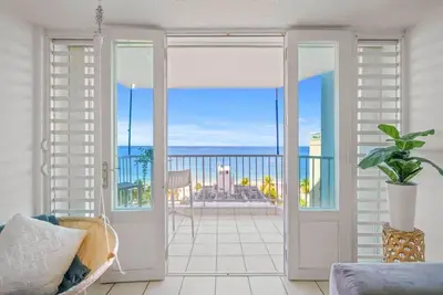 Image de Boho Beachfront Condo - Stunning Beachview & Parking