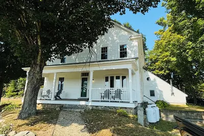 Image de 409 Franklin Pierce Hwy. is a 4 Bed, 2. 5 Bath home with all Modern Amenities