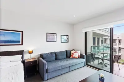 Image de On The Esplanade moments from Cowes Beach