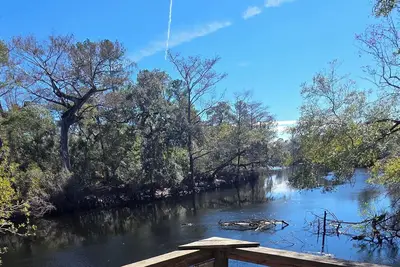 Image de Charming River front 3-bedroom cottage in Dunnellon.