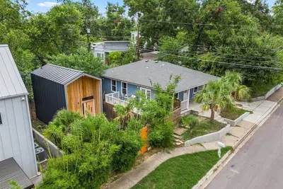 Image de Walkable 2-home Eastside Austin Oasis