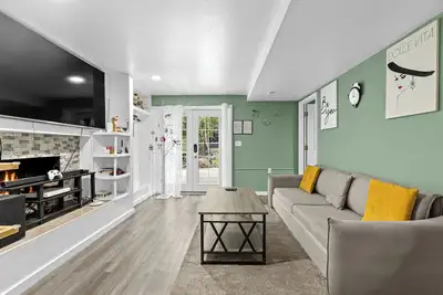 Image de Garden Suite · 2br Stay w/ Hot Tub, Sauna & Bbq