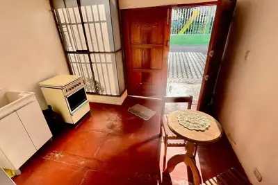 Image de Comfortable mini apartment with door to the street.