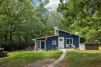 Image de Bluebird Cabin: A Cozy Getaway in ShenandoahWoods