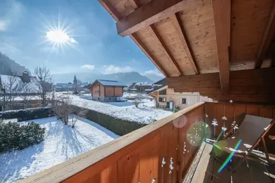 Image de Cosy Alpine chalet with hot tub and great ski access!