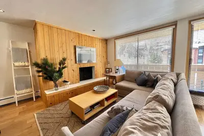 Image de Great location at Scorpio Condominiums