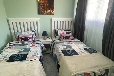 Image de Spacious 3-bedroom apartment right on the beach in beautiful Margate with WiFi