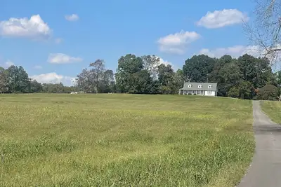 Image de Spacious 4-bedroom and 2-bath house with Hvac and Wi-Fi in Tompkinsville, Ky.