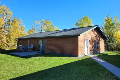 Image de Charming 3-bedroom log home with sauna only 5 miles from Roseau.