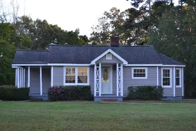 Image de Charming 2-bedroom Cottage with Ac and WiFi in Pilot Mountain