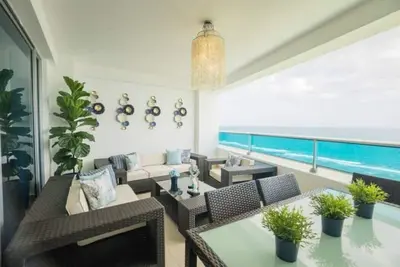 Image de Luxury Beachfront Condo- Ocean Views +Pool +Beach Access