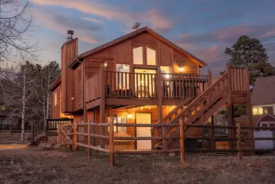 Image de Hot Tub, Starlink, Mountain Views, Red Rocks 25 min away, Easy Paved Road
