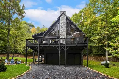 Image de Charming Creekside Cabin in Todd