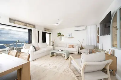 Image de 5 mins to Magen's Bay! Near ferry & restaurants