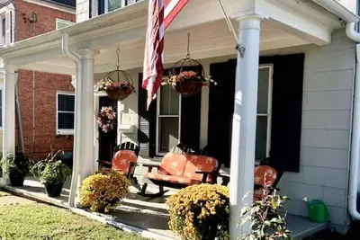 Image de Five Star Charmer! Great Location Downtown & Stadium! Parking too!