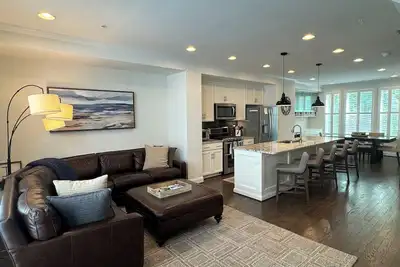 Image de Perfect Townhouse for Usna Commissioning Week!