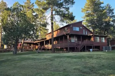 Image de Pine Ranch: 2 Acres of Mountain Views, Elk Visits and Lots of Room for Everyone!