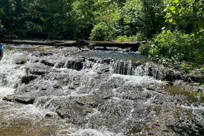 Image de Creek Home with Waterfalls\n\n