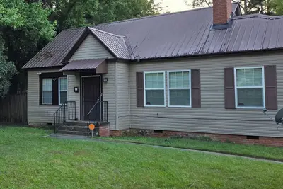 Image de Spacious 4-bedroom house in Montgomery with room to relax and enjoy! !