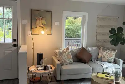 Image de Cozy 2 bedroom bungalow house in Tukwila close to airport, minutes from Seattle!