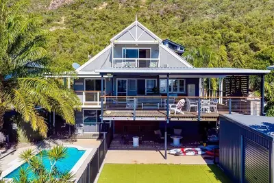 Image de Hamptons at Hydeaway - Beachfront Home