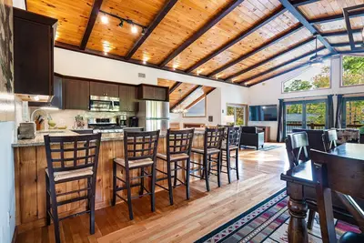 Image de Strasse Ski Chalet | Hot Tub | Dog-Friendly | A/C