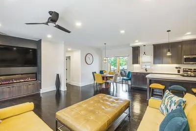Image de Stylish & Modern Lenexa Haven w/ Fire Pit & Deck!