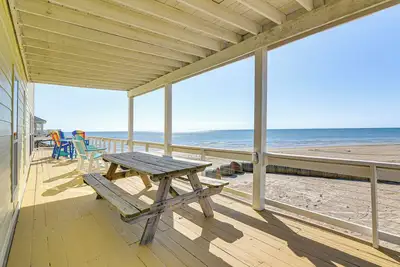 Image de Beachfront Home w/ Deck + Views in Freeport!